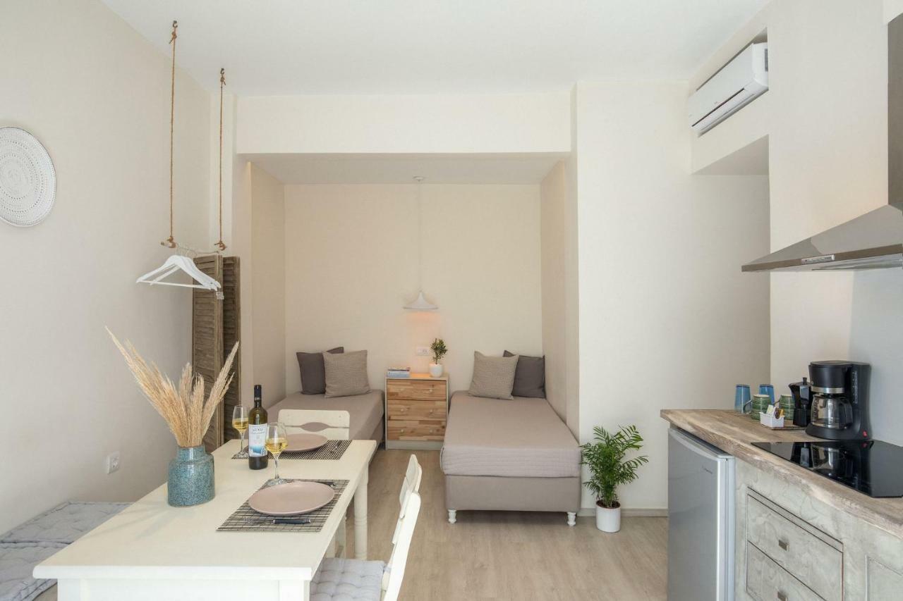Light Blue Window Kamari 아파트 외부 사진