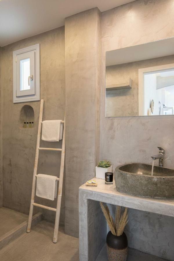 Light Blue Window Kamari 아파트 외부 사진